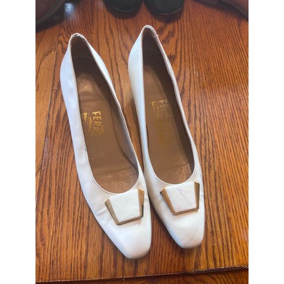 Vintage Ferragamo White Leather Pumps Sz 7 1/2 - Picture 1 of 6
